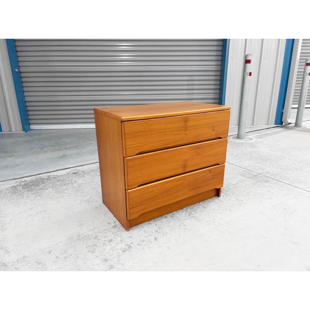 1970s Danish Modern Teak Chest of Drawers For Sale - Image 4 of 9