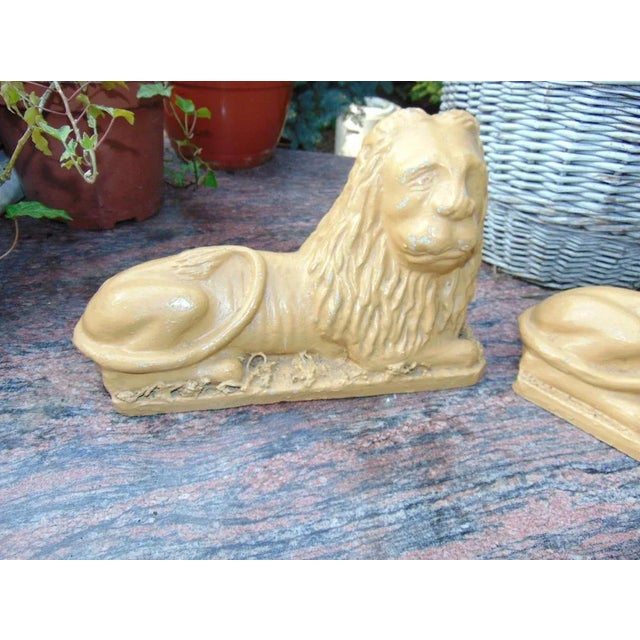 Art deco, lion figure, ceramic, dimensions: height 18 cm, width 30 cm, depth 11.5 cm.