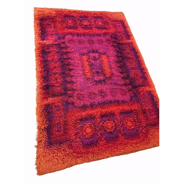 Mid-Century Modern Axminster Rug, England, 1970s, in Very Good conditions. Designed 1970 to 1979 This piece has an...