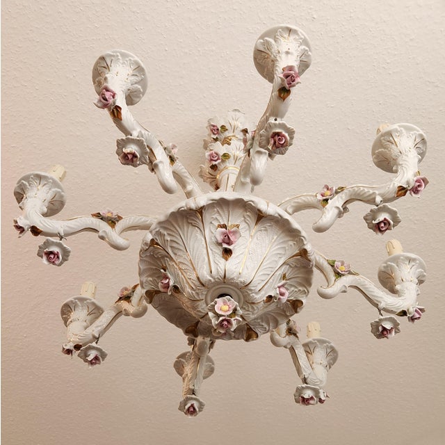Large Hand-Painted Gilded Floral Ceramic 8-Light Chandelier from Mangani D'Arte, Florence, Italy, 1950s For Sale - Image 4 of 18