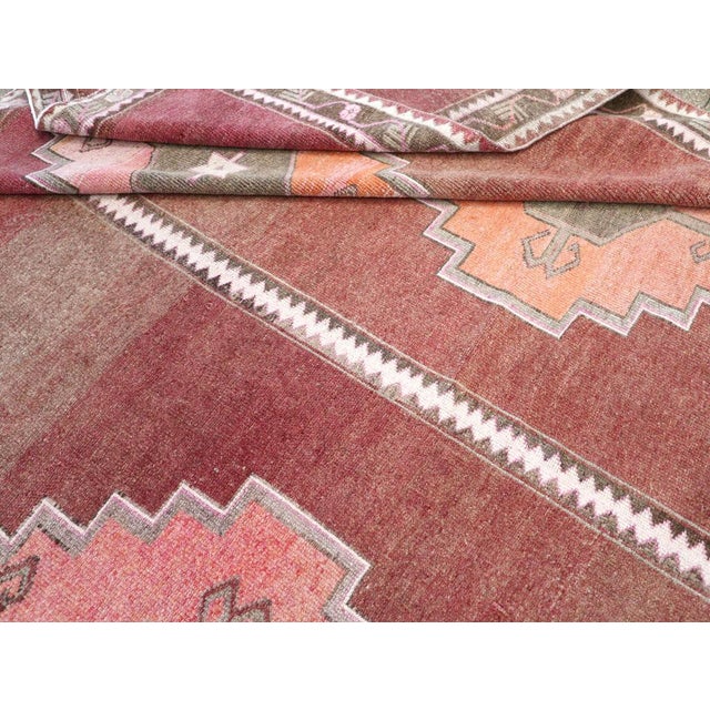 Ivory Galerie Shabab Collection Mid-20th Century Turkish Anatolian Room Size Carpet For Sale - Image 8 of 8
