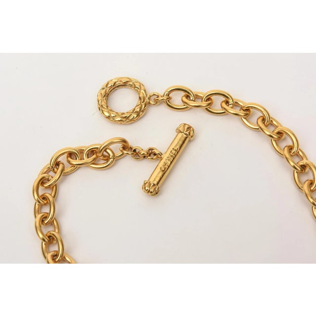 Chanel Signed Gold Plated Chain Necklace With CC Pendant 90's For Sale In Miami - Image 6 of 10