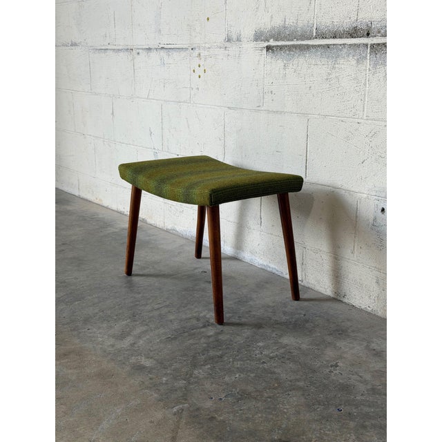 Green Fabric Ottoman With Walnut Legs Mid-Century Modern 1960s For Sale - Image 10 of 10