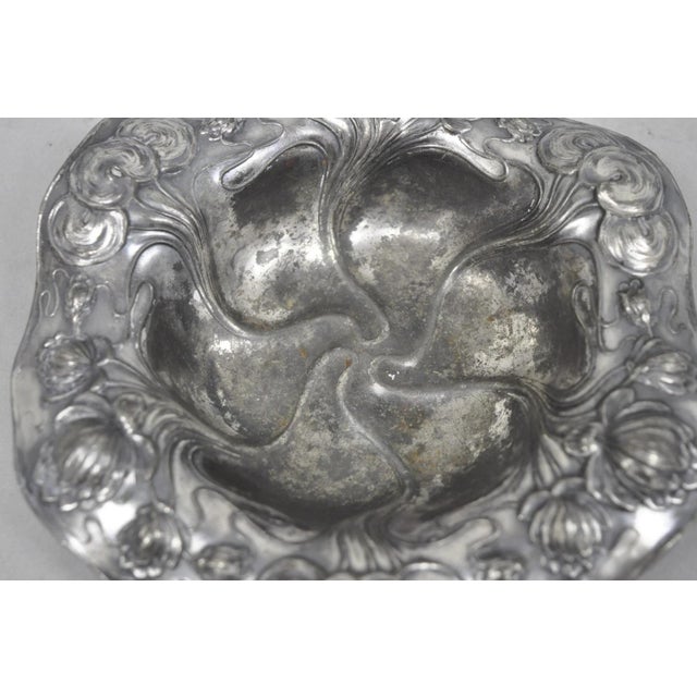 Antique Homan Silver Plated Art Nouveau Round Scalloped Floral Repousse Nut Dish For Sale - Image 4 of 12