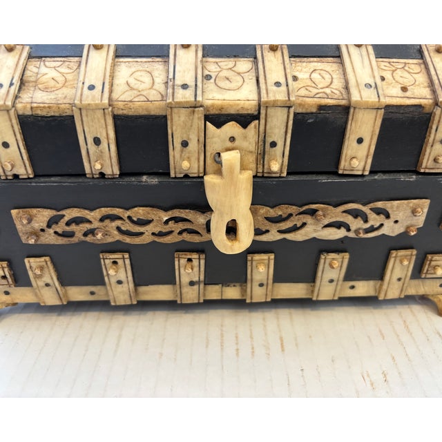 Antique Anglo - Indian Bombay Mughal Footed Box For Sale - Image 10 of 11