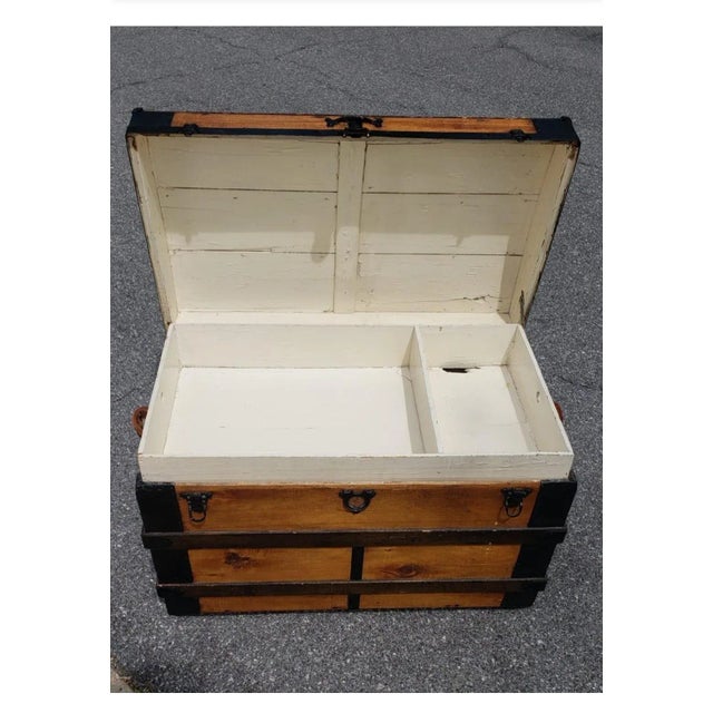 Early 20th Century American Rolling pine Blanket Trunk. Measures 34.5" in width, 19.5" in depth and stands 23" tall.