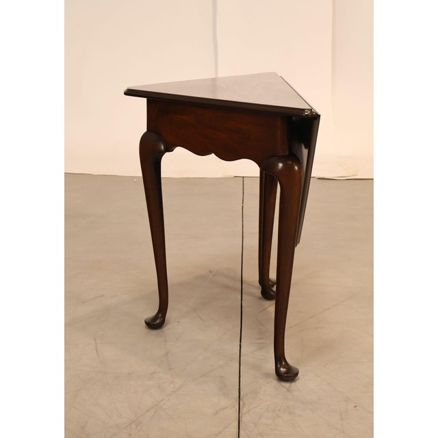 Kittinger Colonial Williamsburg Mahogany Drop-Leaf Napkin Table For Sale - Image 13 of 18