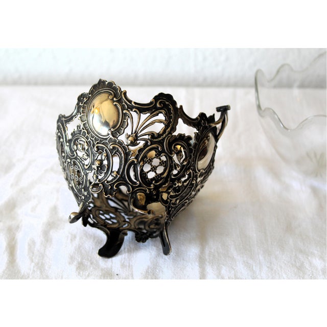 Bonbonniere in Silver with Original Glass Insert, 1890s For Sale - Image 4 of 9