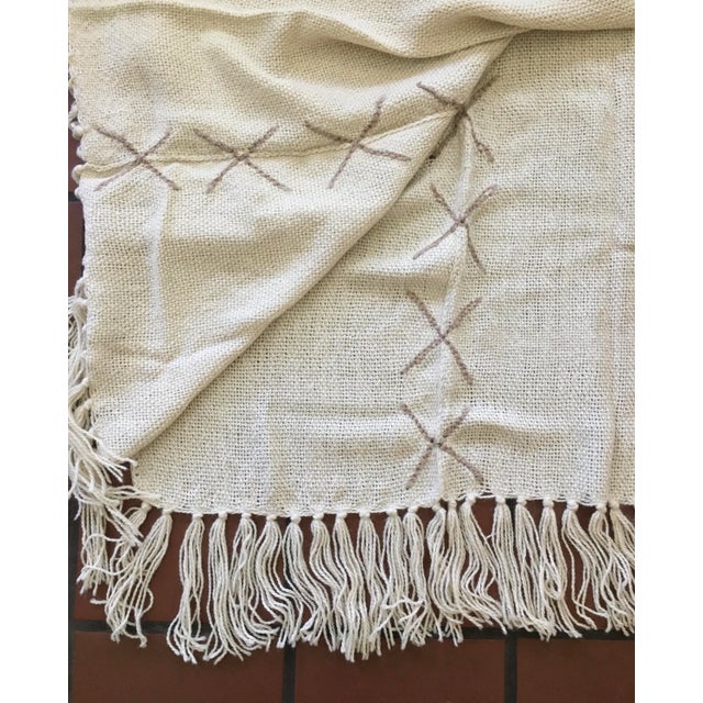 Bespoke "Rio X" Llama Wool Throw With Tassels (Cream/Beige) For Sale In Los Angeles - Image 6 of 10