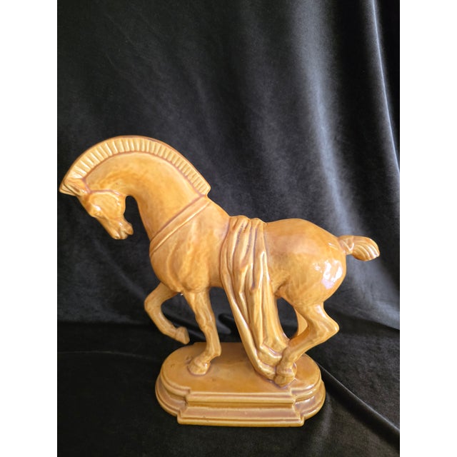 Vintage Hollywood Regency Caramel Ceramic Horse Sculptures - A Pair For Sale In New York - Image 6 of 8