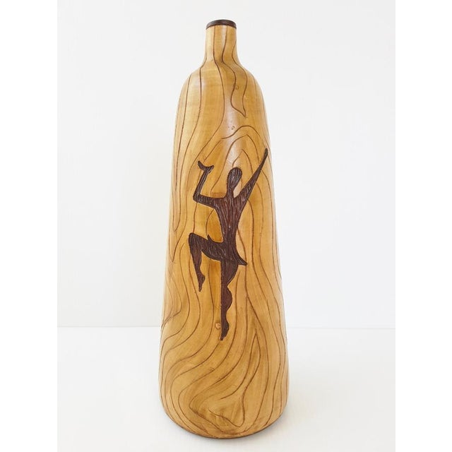 Good overall condition, chip under the vase. Height 30.5 cm. Diameter 11 cm.