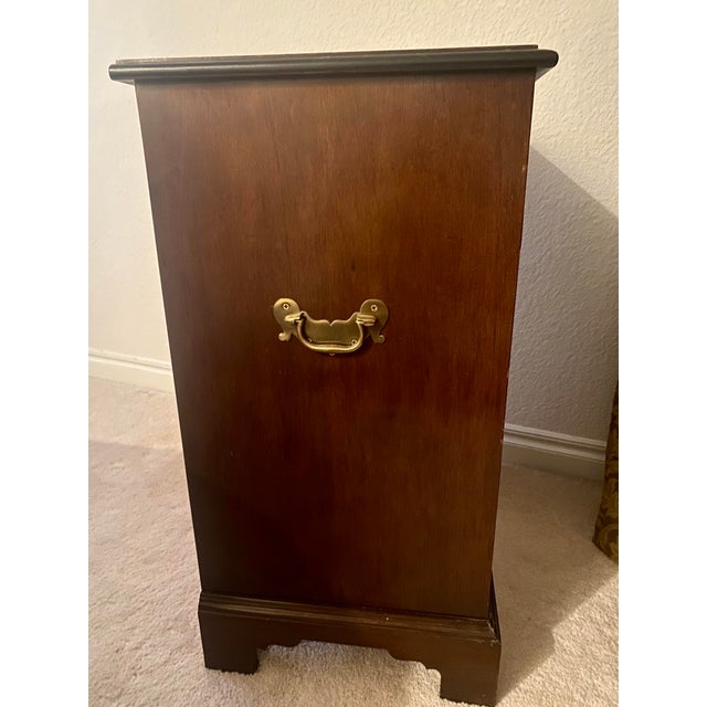 Late 20th Century Hickory American Masterpiece Collection Inlaid/Banded Mahogany Chippendale Bedside Chest Vintage For Sale - Image 5 of 13