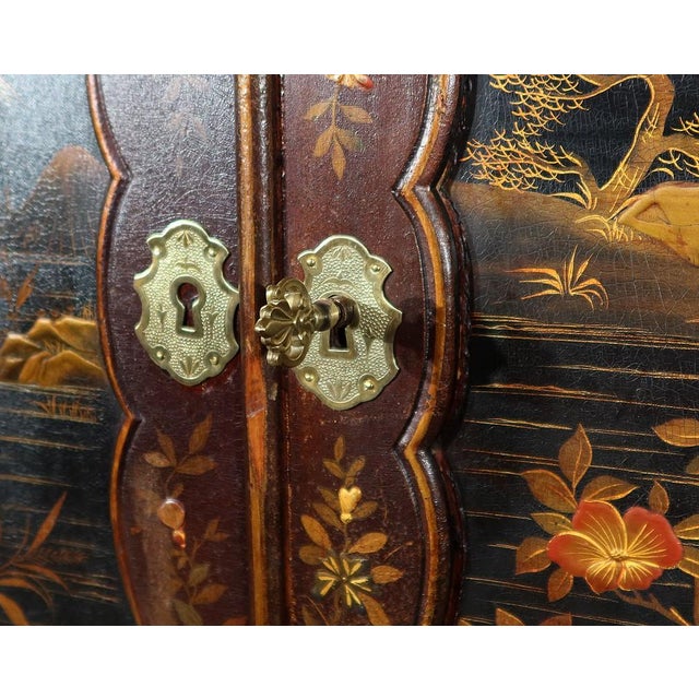 Chinese Cabinet in Lacquered Wood and Painted Wood For Sale - Image 11 of 18