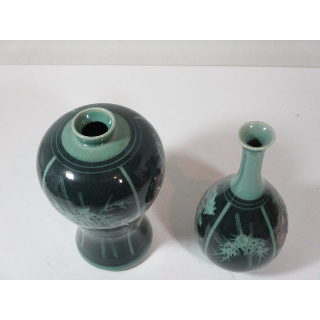 Late 20th Century Vintage Hand-Decorated Korean Porcelain Vases- Set of 2 For Sale - Image 5 of 7
