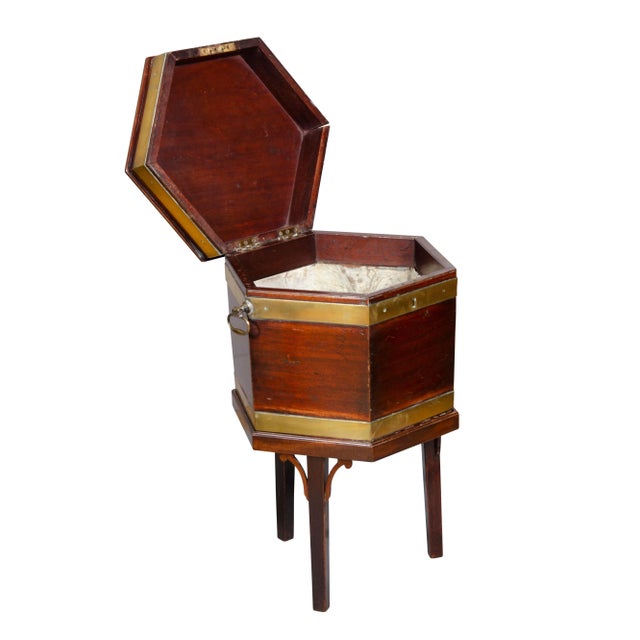 George III Mahogany and Brass Cellarette For Sale In Boston - Image 6 of 13