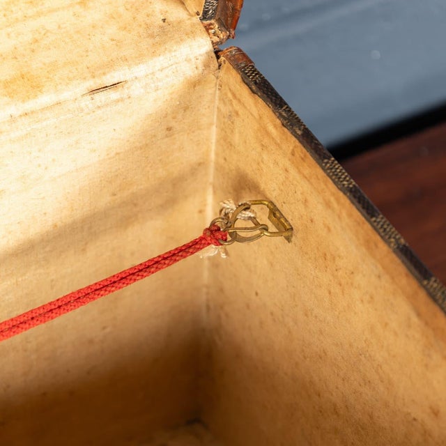 Antique French Hat Trunk in Damier Canvas from Louis Vuitton, 1900 For Sale - Image 16 of 18