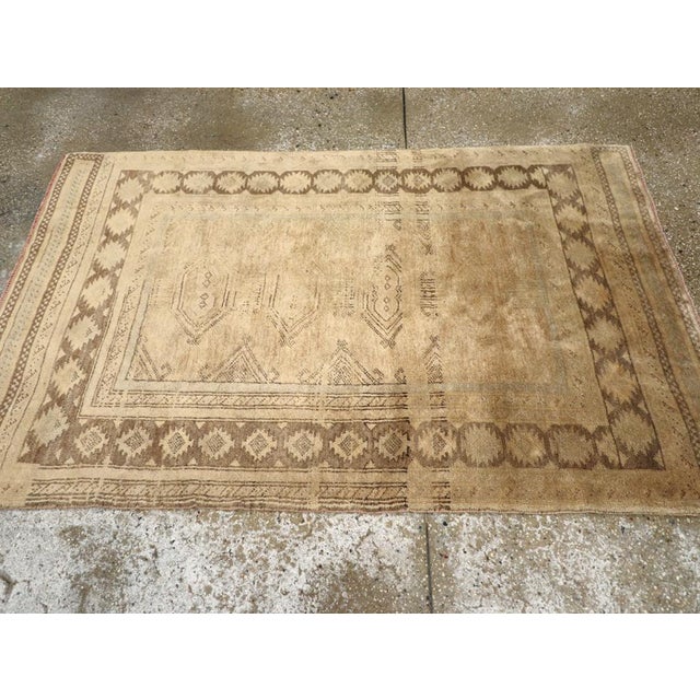 Galerie Shabab Collection Mid-20th Century Handmade Turkish Oushak Throw Rug For Sale In New York - Image 6 of 10