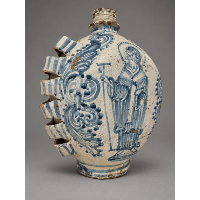 17th-Century Sicilian Blue-and-White Majolica Pilgrim Flask, Caltagirone For Sale In Providence - Image 6 of 15