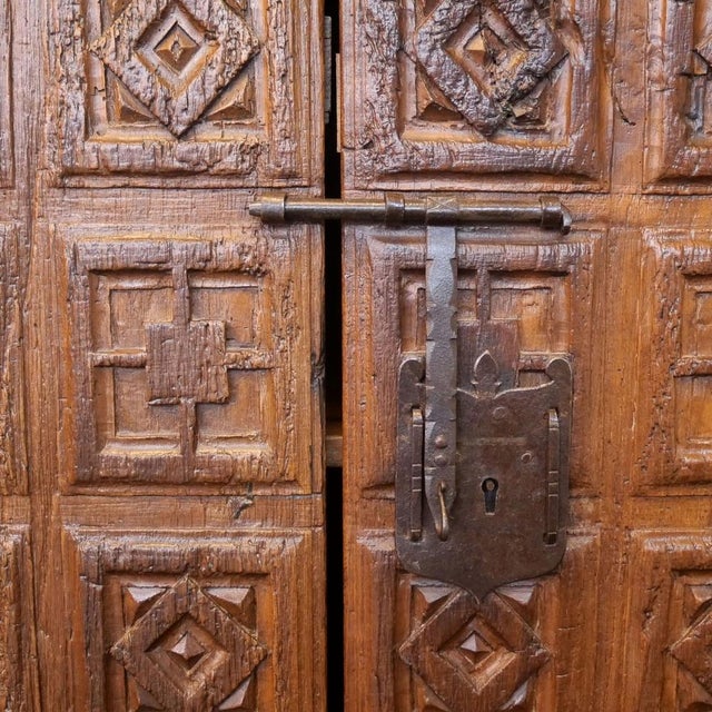 Spanish Sideboard with Diamond Points, 1700s For Sale - Image 4 of 12
