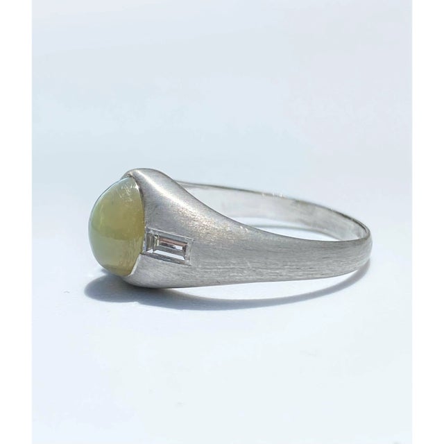 3 Carat Green Chrysoberyl Cats Eye and Baguette Cut Diamonds in Platinum Ring, Size 7.25 For Sale - Image 4 of 6