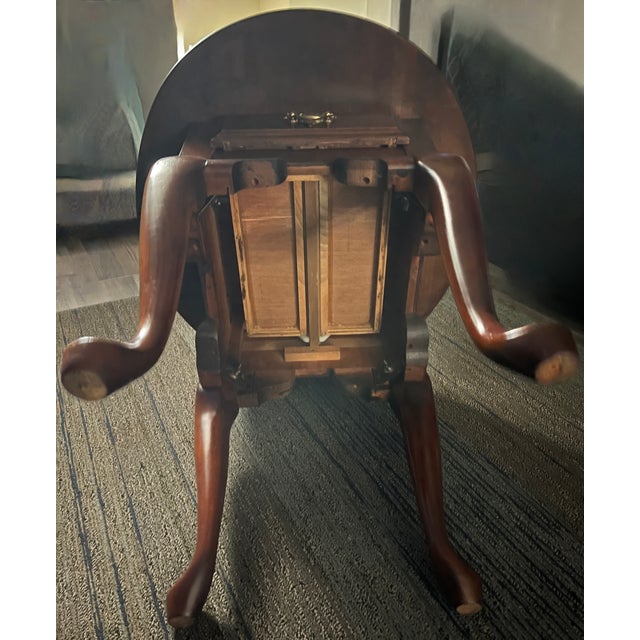 Late 20th Century Kincaid Queen Anne French Country Solid Wood Oval Side Accent End Table Drawer Dark Brown For Sale - Image 6 of 11