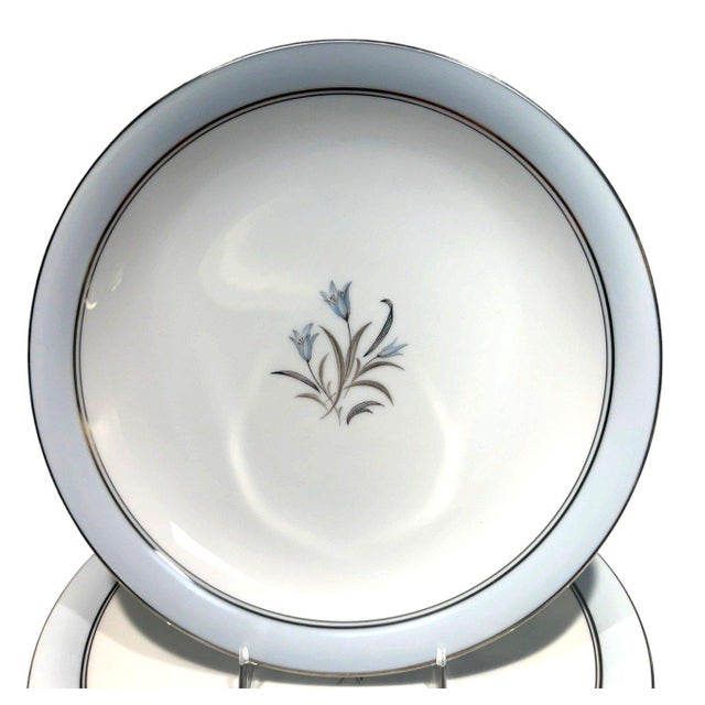Traditional Noritake Vintage Bluebell 5558 China Dinner Plates 10.5" Platinum Trim Set of 2 For Sale - Image 3 of 6
