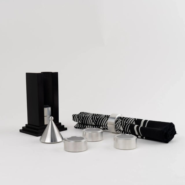 Vintage Building-Shaped Napkin Ring Holder Set With 6 Silver Metal Rings For Sale - Image 10 of 14