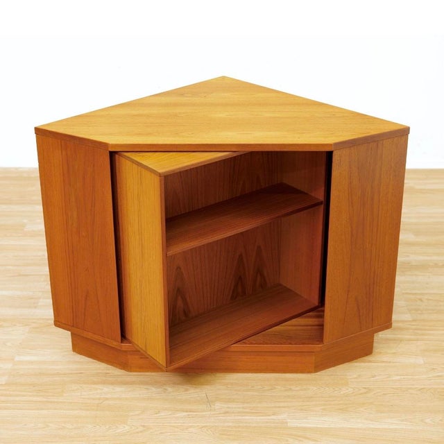 1960s Danish Modern Revolving Corner Bar in Teak by Vildbjerg Mobelfabrik For Sale - Image 12 of 18