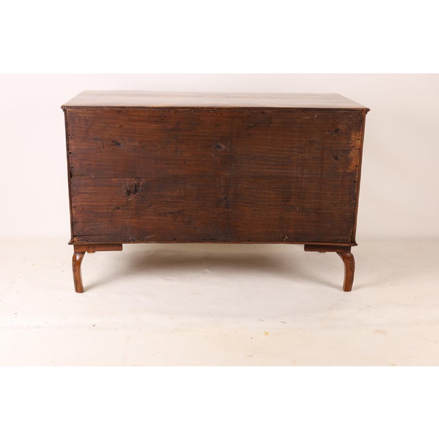 Baroque Chest of Drawers in Walnut, 1770 For Sale - Image 4 of 11