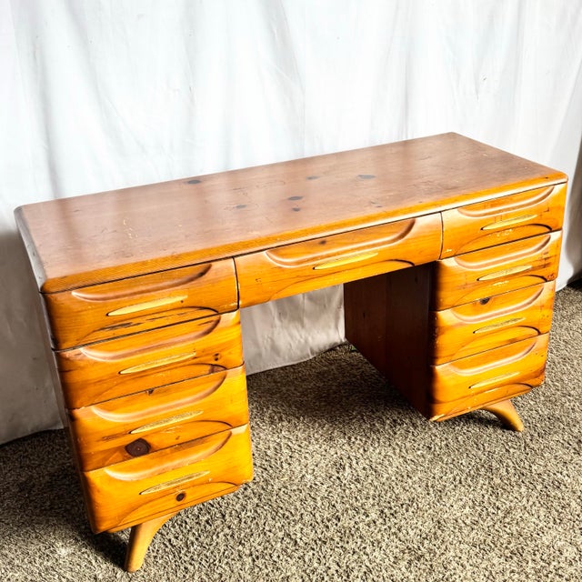 This sculptural Mid Century Modern desk by Franklin Shockey exemplifies the warmth and innovation of postwar American...