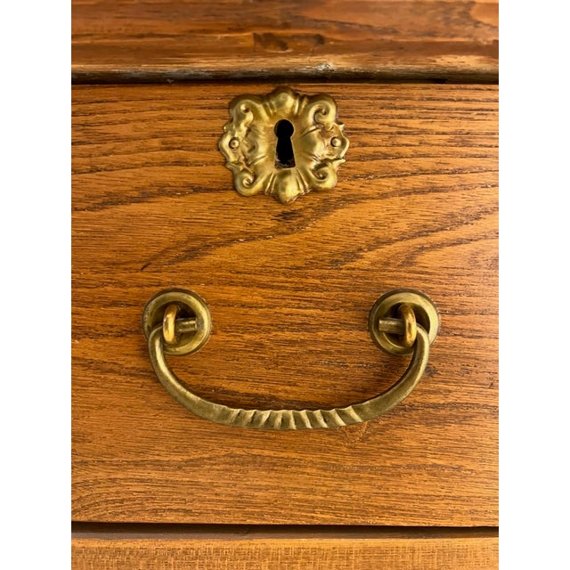 Antique American Quarter-Sawn Oak Dresser With Tilting Mirror, Circa 1900 For Sale - Image 9 of 12