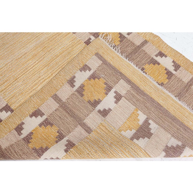 Mid-Century Modern Doris Leslie Blau Mid-Century Scandinavian Tan Flatweave Rug Signed Initial (Jr) For Sale - Image 3 of 8