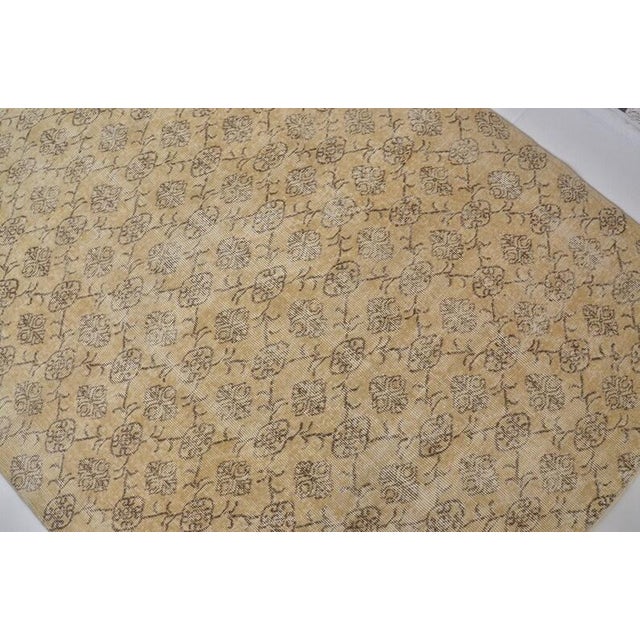 1950s 1950s Small Neutral Anatolian Rug, Organic Modern Home Decor Rug For Sale - Image 5 of 10