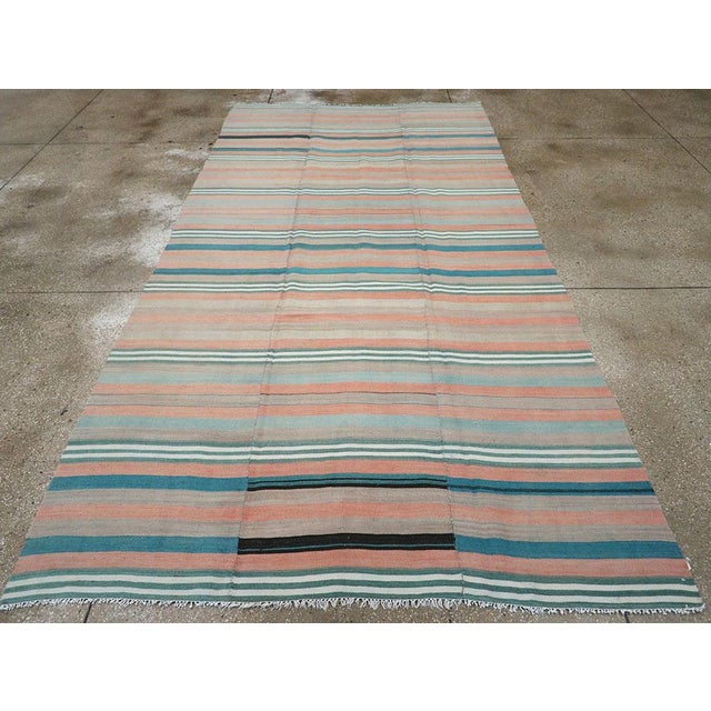 Galerie Shabab Collection Mid-20th Century Handmade Turkish Flatweave Kilim Gallery Carpet For Sale - Image 4 of 10