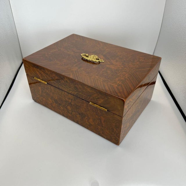 Late Biedermeier Box in Walnut and Walnut Burl, Austria, 1850s For Sale - Image 6 of 18