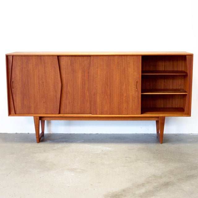 1950s Kurt Østervig Teak Tall Sideboard / Highboard With Illuminated Bar Cabinet For Sale In Boston - Image 6 of 14
