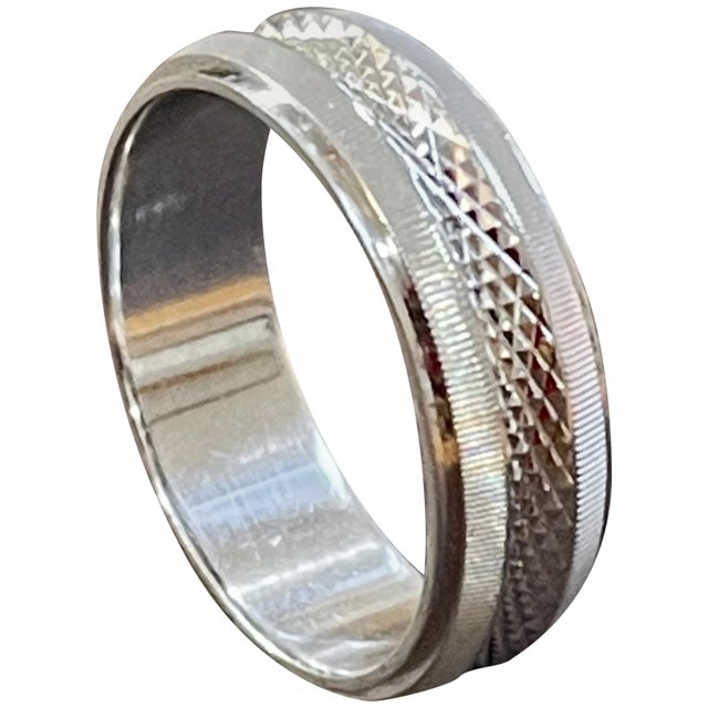 14 Karat White Gold Classic Wide Wedding Band With Design Ring, Unisex For Sale - Image 15 of 18