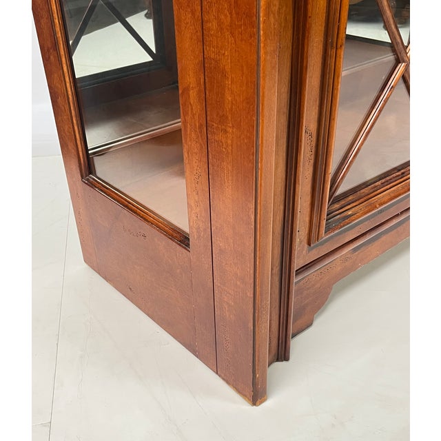 Late 20th Century Hickory White Lighted Glass Cabinet With Mirrored Back & Fretwork Doors For Sale - Image 10 of 12
