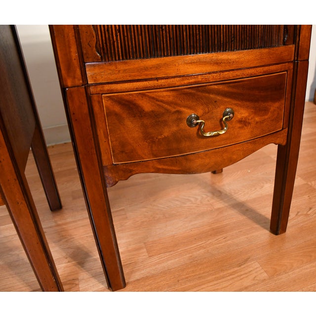 Wood 1920 Antique Beacon Hill Collection Regency Mahogany Nightstands Bedside Tables For Sale - Image 7 of 18