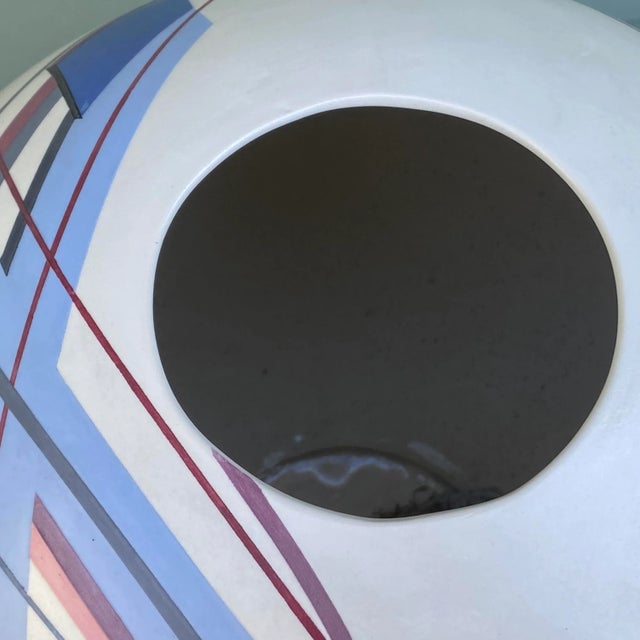 Off-white 1980's Vintage Geometrical Abstract Spherical Vase For Sale - Image 8 of 13