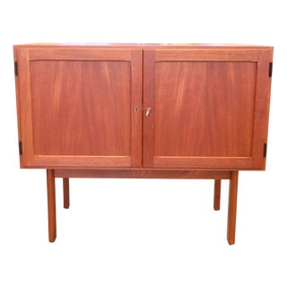 Danish Neat Bar Cabinet in Teak with Bottle Storage, 1970s For Sale