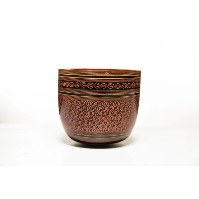 Traditional 20th Century Vintage Collector-Grade Burmese Parrot Lacquerware Cup For Sale - Image 3 of 6