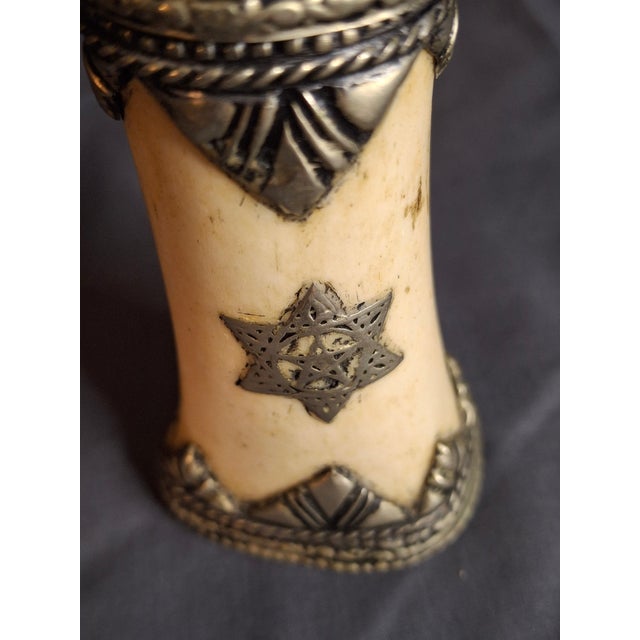 Rare 19thC Moroccan Judaica Camel Bone Inkwell Set - Star of David - Original Pen For Sale - Image 16 of 18