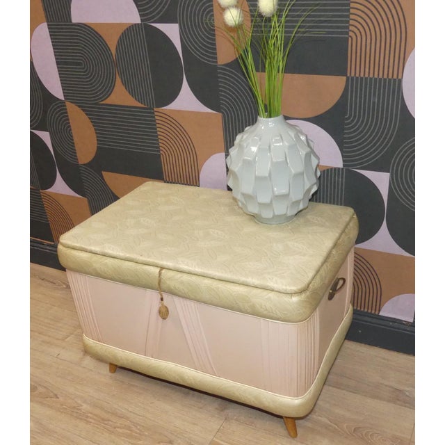 A totally practical little piece of furniture with an absolutely fantastic look! Stylish 1950s original! A dream come...