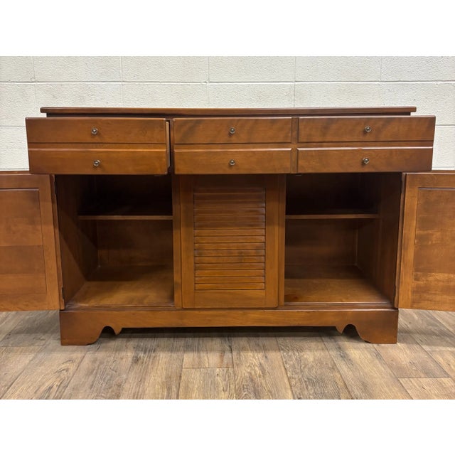 Traditional Vintage Ethan Allen Baumritter Heirloom Nutmeg Maple Console Sideboard Credenza For Sale - Image 3 of 13