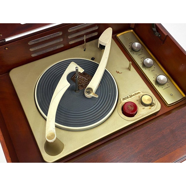 Mid 20th Century Rca Victor Record Player For Sale - Image 9 of 11