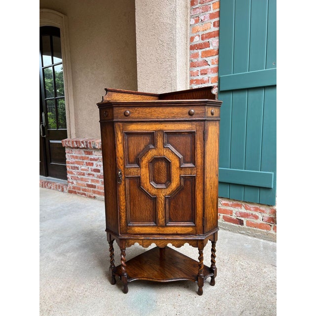 Antique English Tiger Oak Corner Cabinet Barley Twist Jacobean Arts & Crafts . Direct from England, an outstanding tiger...