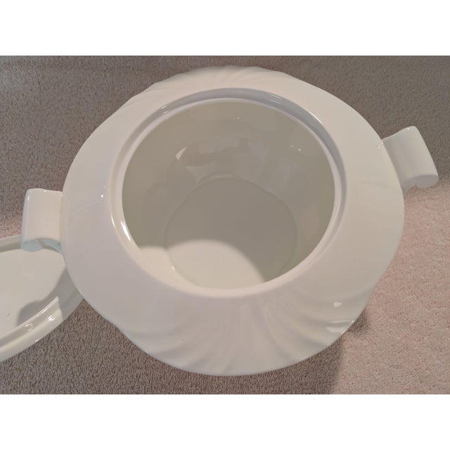 1980s 1980s Villeroy & Boch "Arco Weiss" 2.5 Qt Covered Vegetable/Tureen For Sale - Image 5 of 17