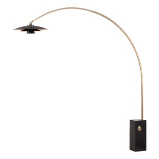Mid-Century Modern Iconic Rancho Mirage 95 in Dimmable Arc Lamp - 18 in Fleur 3-Tier Black Metal Saucer Shade Gold Leaf Interior, Brass Arc For Sale