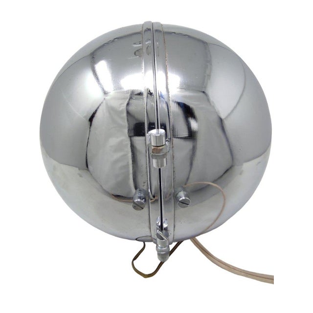 A unique and original piece from the Space Age era with an elegant and reflective design. The switching on and off of this...